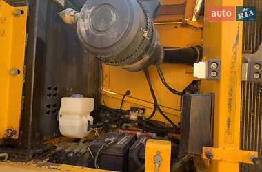 Гусеничный экскаватор JCB JS 260 2012 в 