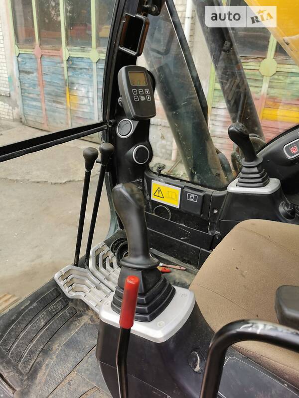 Екскаватор навантажувач JCB JS 290 2011 в Києві