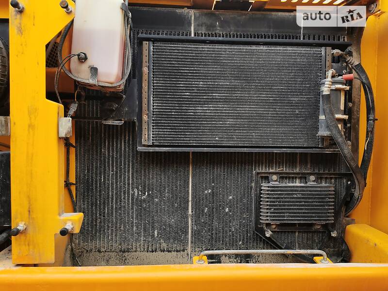 Екскаватор навантажувач JCB JS 290 2011 в Києві