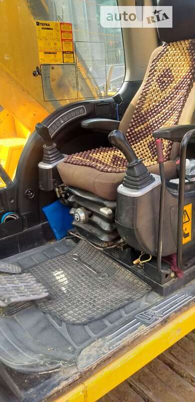 Гусеничный экскаватор JCB JS 360 2011 в Калуше