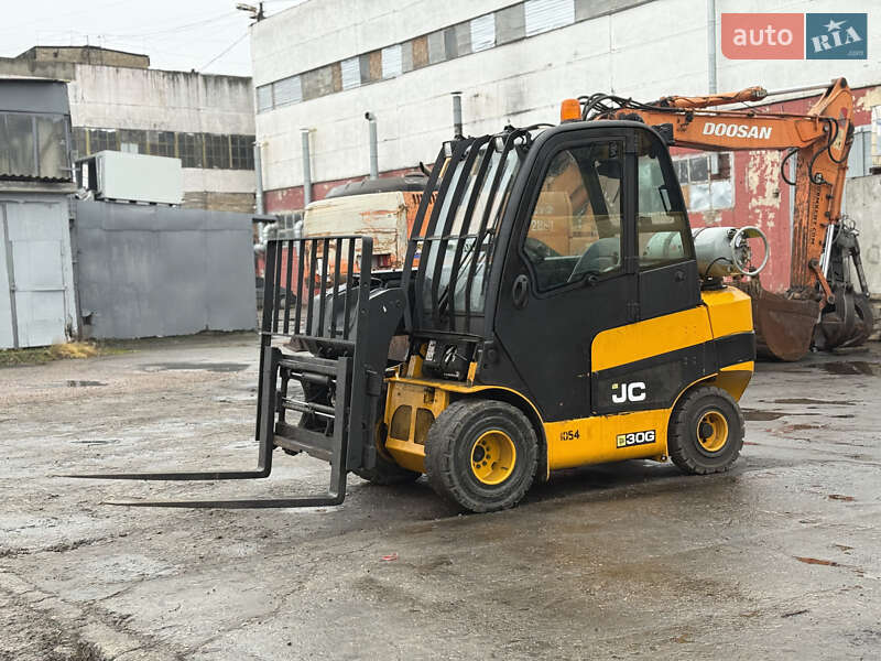 Телескопический погрузчик JCB TLT 2016 в Киеве