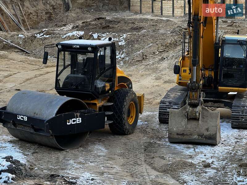 Каток грунтовый JCB Vibromax 115 2011 в Киеве