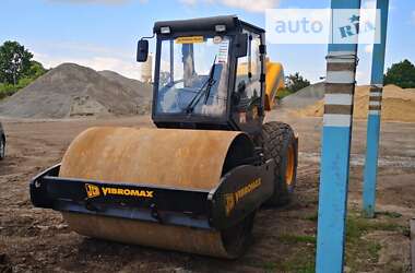 Каток ґрунтовий JCB Vibromax 166 2008 в Києві