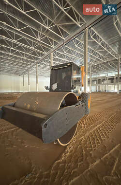 Каток ґрунтовий JCB VM 2006 в 