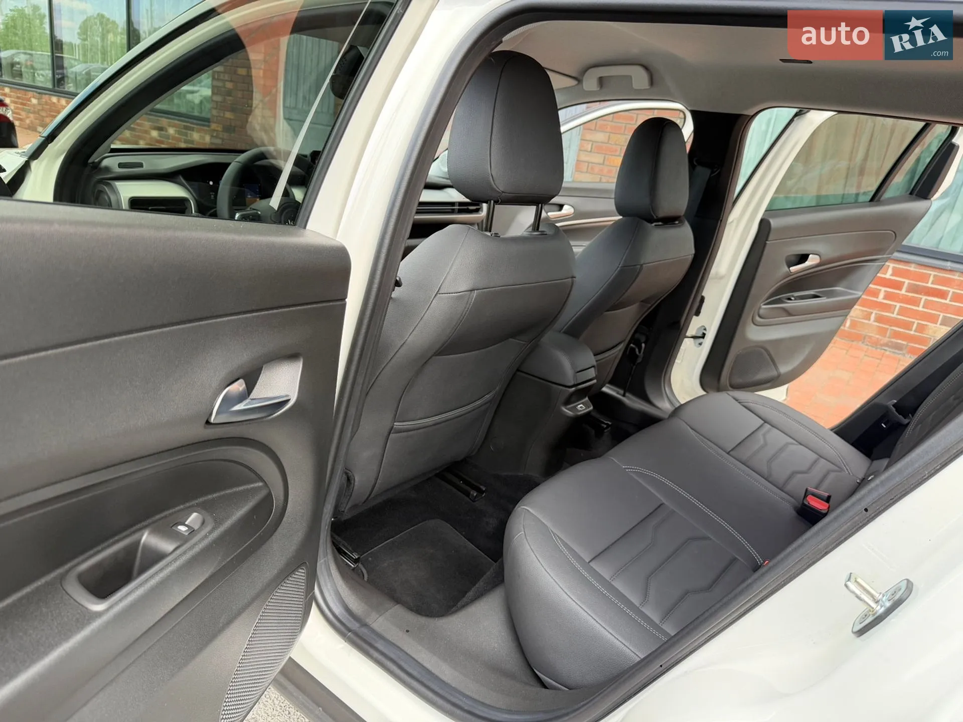Jeep Avenger 2024 VIN ZAC5JACT4RJL00131 фото оголошення 47 з 62