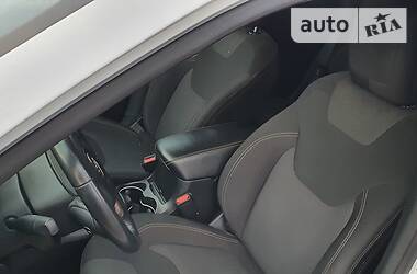 Позашляховик / Кросовер Jeep Cherokee 2015 в 