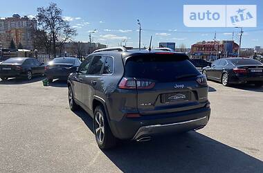 Позашляховик / Кросовер Jeep Cherokee 2019 в 
