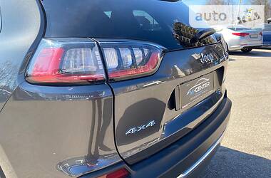 Позашляховик / Кросовер Jeep Cherokee 2019 в 