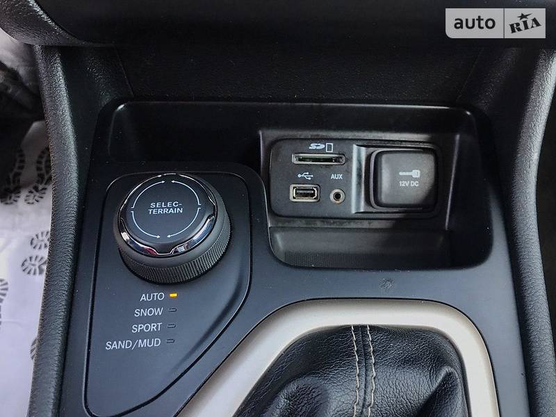 Позашляховик / Кросовер Jeep Cherokee 2015 в Львові