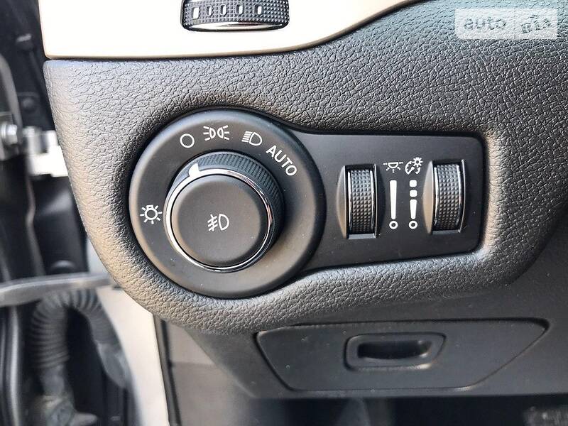 Позашляховик / Кросовер Jeep Cherokee 2015 в Львові