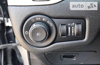 Позашляховик / Кросовер Jeep Cherokee 2015 в 