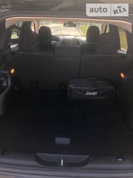 Позашляховик / Кросовер Jeep Cherokee 2016 в Рівному