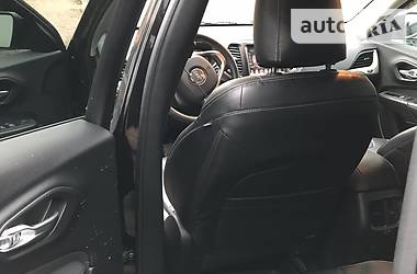 Позашляховик / Кросовер Jeep Cherokee 2015 в 
