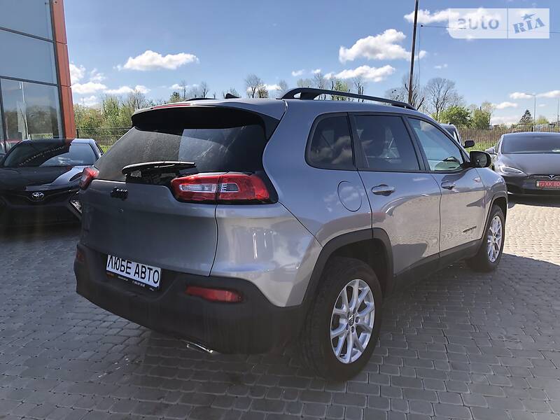 Позашляховик / Кросовер Jeep Cherokee 2015 в Львові