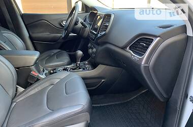 Позашляховик / Кросовер Jeep Cherokee 2019 в 