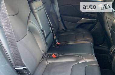 Позашляховик / Кросовер Jeep Cherokee 2019 в 