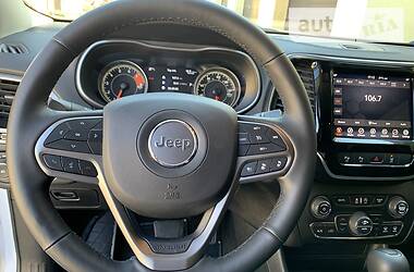 Позашляховик / Кросовер Jeep Cherokee 2019 в 