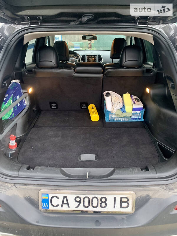 Внедорожник / Кроссовер Jeep Cherokee 2016 в Умани