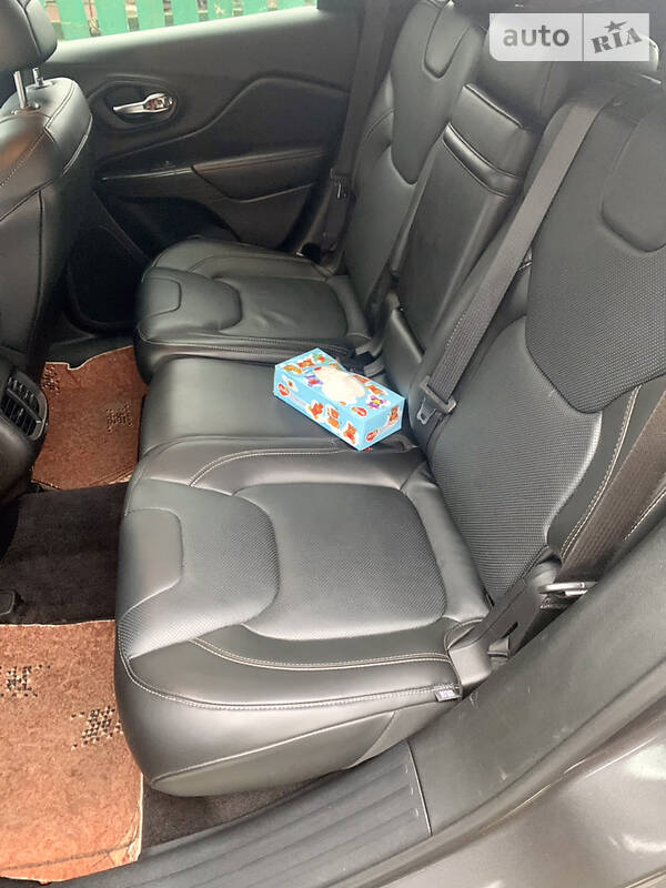 Внедорожник / Кроссовер Jeep Cherokee 2016 в Умани