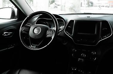 Внедорожник / Кроссовер Jeep Cherokee 2019 в 