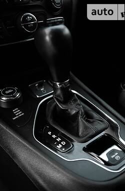 Внедорожник / Кроссовер Jeep Cherokee 2019 в 