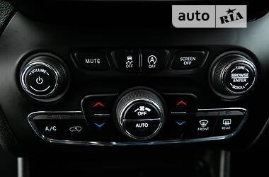 Внедорожник / Кроссовер Jeep Cherokee 2019 в 