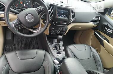 Позашляховик / Кросовер Jeep Cherokee 2018 в 