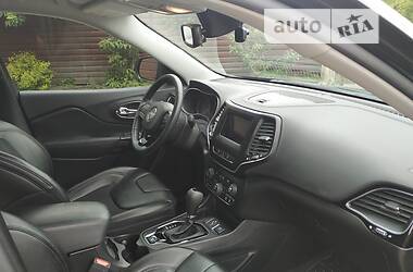 Позашляховик / Кросовер Jeep Cherokee 2021 в 