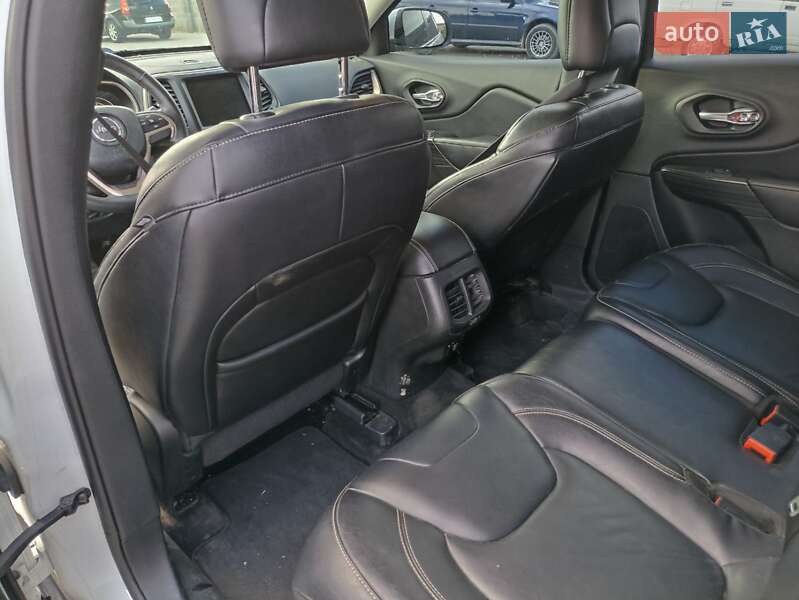 Позашляховик / Кросовер Jeep Cherokee 2014 в Ужгороді