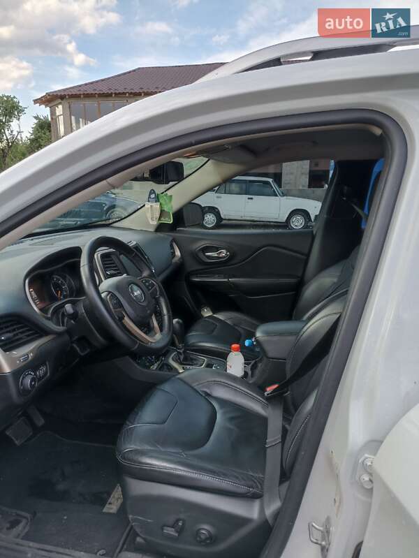 Позашляховик / Кросовер Jeep Cherokee 2014 в Ужгороді