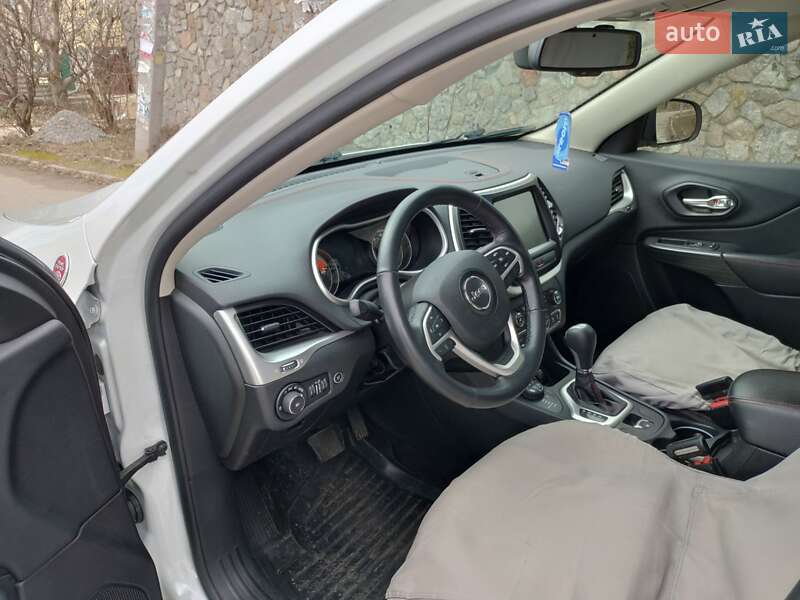 Внедорожник / Кроссовер Jeep Cherokee 2015 в Запорожье