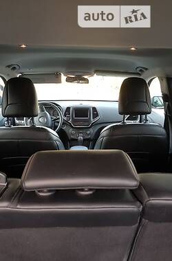 Внедорожник / Кроссовер Jeep Cherokee 2018 в 