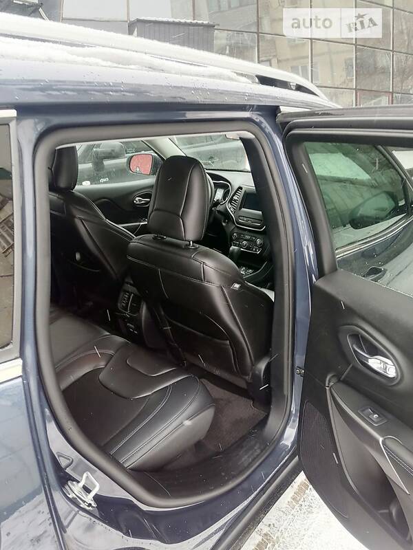 Позашляховик / Кросовер Jeep Cherokee 2019 в Сумах