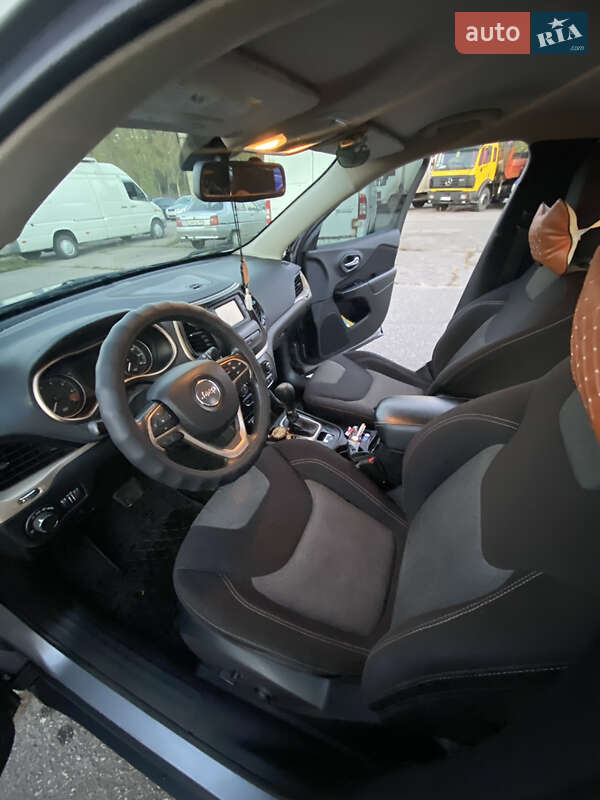 Внедорожник / Кроссовер Jeep Cherokee 2013 в Кременчуге