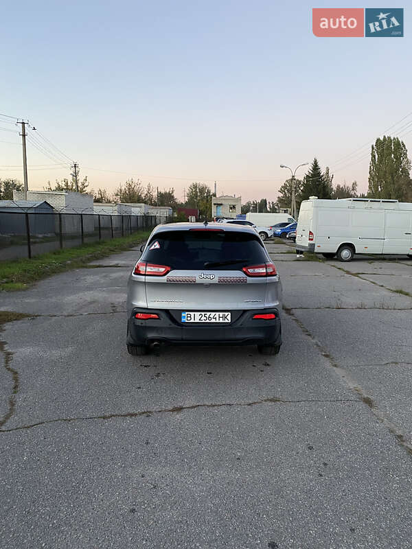 Внедорожник / Кроссовер Jeep Cherokee 2013 в Кременчуге