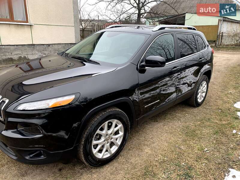 Внедорожник / Кроссовер Jeep Cherokee 2015 в Новояворовске