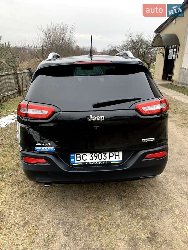 Внедорожник / Кроссовер Jeep Cherokee 2015 в Новояворовске