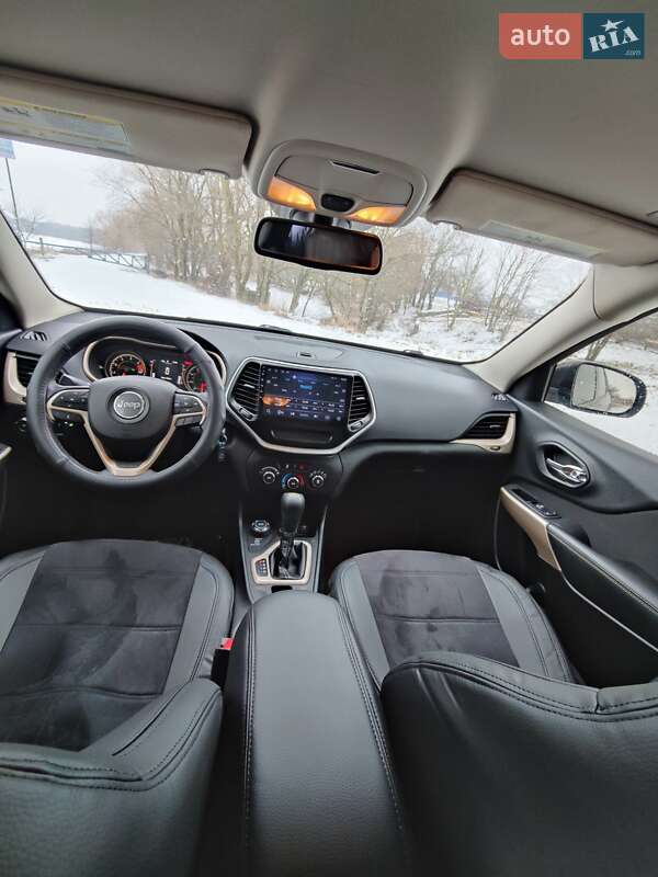 Внедорожник / Кроссовер Jeep Cherokee 2017 в Киеве