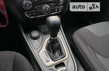 Позашляховик / Кросовер Jeep Cherokee 2015 в 