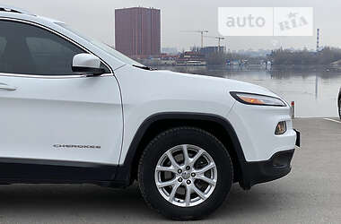 Позашляховик / Кросовер Jeep Cherokee 2015 в 