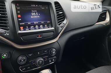 Позашляховик / Кросовер Jeep Cherokee 2015 в 