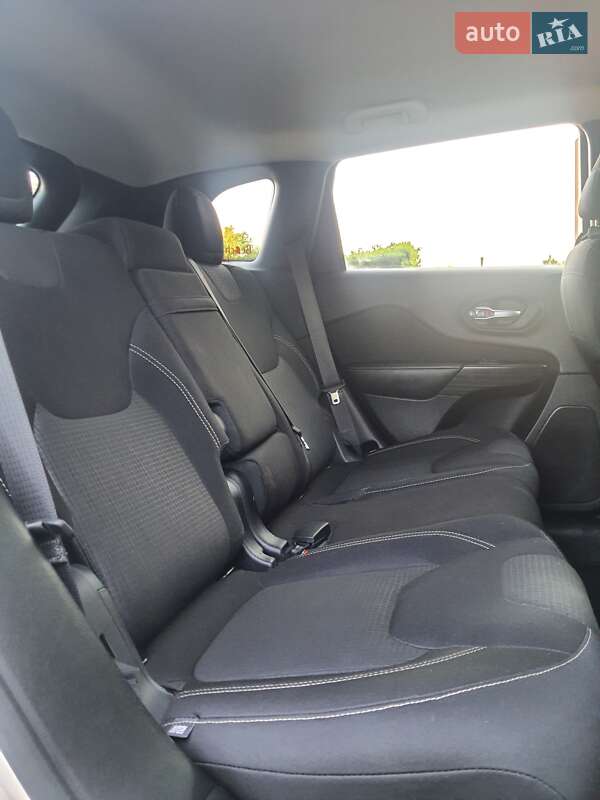 Позашляховик / Кросовер Jeep Cherokee 2015 в Харкові