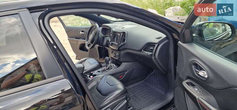 Внедорожник / Кроссовер Jeep Cherokee 2018 в Харькове