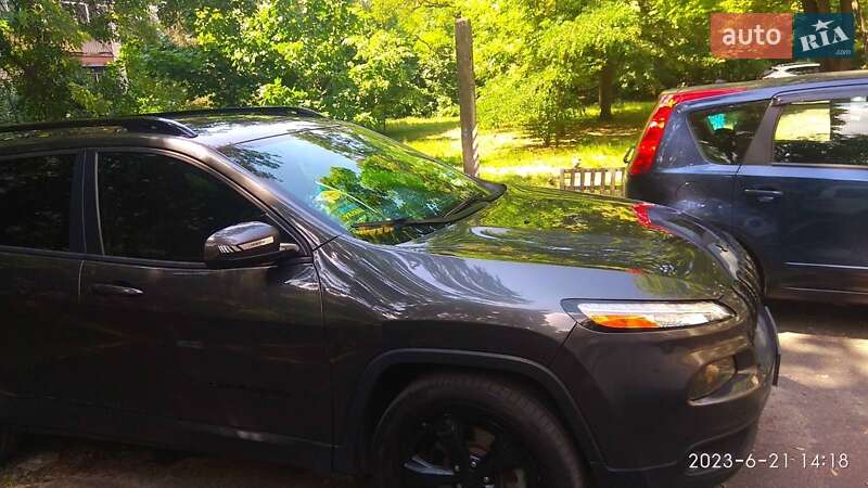 Внедорожник / Кроссовер Jeep Cherokee 2015 в Киеве
