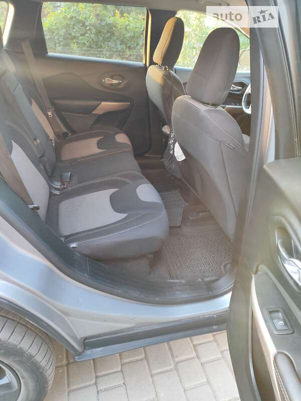 Внедорожник / Кроссовер Jeep Cherokee 2017 в Одессе