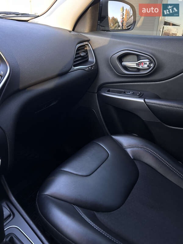 Позашляховик / Кросовер Jeep Cherokee 2018 в Умані