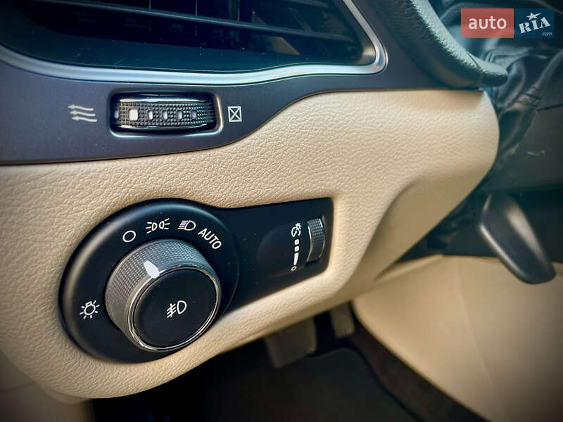 Внедорожник / Кроссовер Jeep Cherokee 2018 в Кременчуге