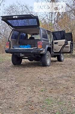 Позашляховик / Кросовер Jeep Cherokee 1992 в Шостці