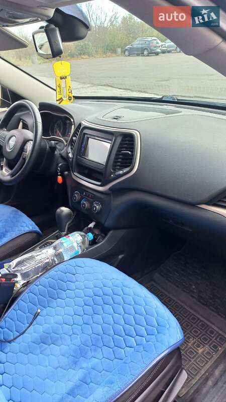 Внедорожник / Кроссовер Jeep Cherokee 2015 в Кривом Роге