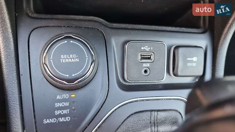 Позашляховик / Кросовер Jeep Cherokee 2021 в Києві